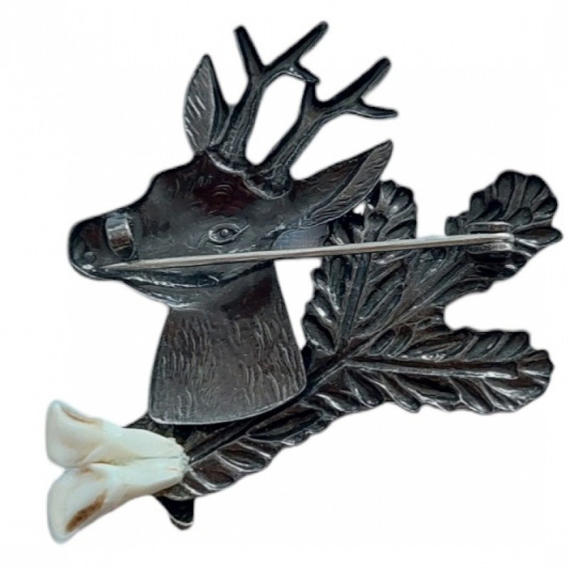 Pin with motif of deer and pine twig, teeth ARTURE (2667)