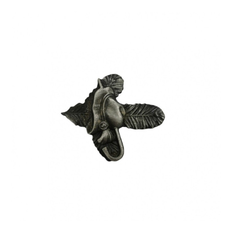 Pin with motif of hat and pine twig ARTURE (2637)